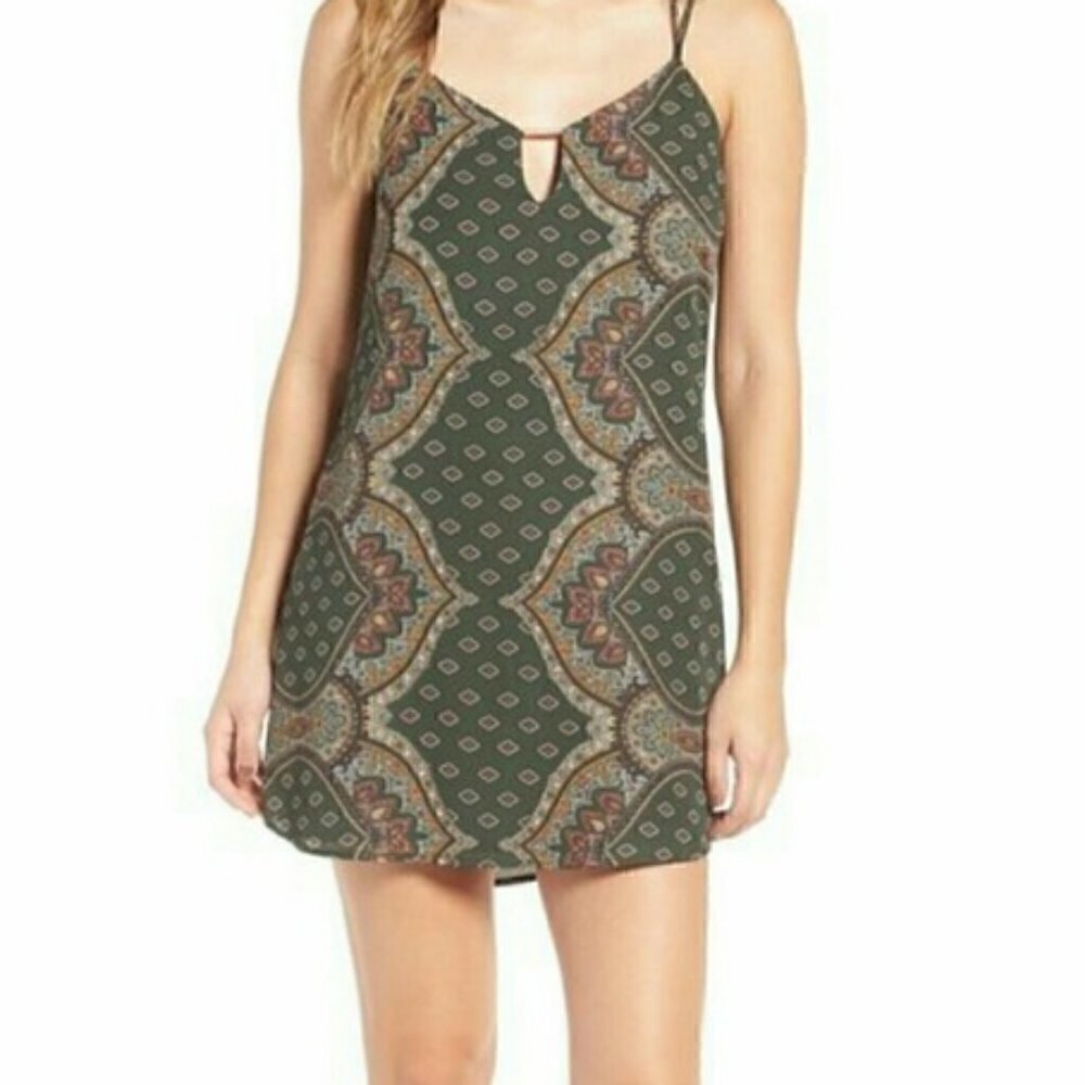 SOCIALITE SHIFT MINI DRESS